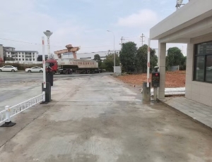 告別手工登記，效率提升看得見！——車牌識別道閘助力長沙開福區(qū)采砂場智慧升級